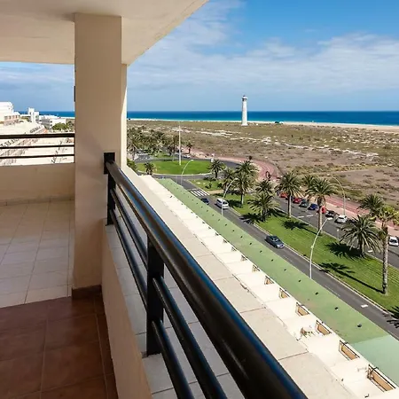 Apartamento On The Seafront, Overlooking The Beach, Swimming Pools, Equipped. Wifi