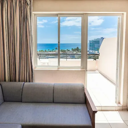 Apartment On The Seafront, Overlooking The Beach, Swimming Pools, Equipped. Wifi *